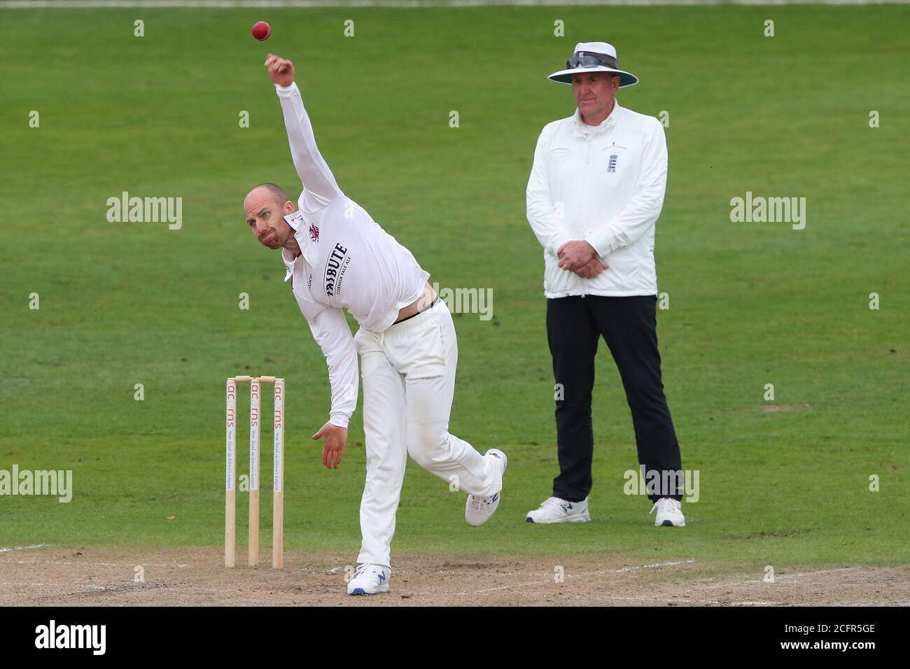 Worcester, USA. 07th Sep, 2020. WORCESTER, ENGLAND. SEPTEMBER 07 2020: Jack Leach of Somerset bowls the ball during day two of the County Championship, Bob Willis Trophy match between, Worcestershire and Somerset at New Road, Worcester, England on September 7 2020. (Photo by Mitchell Gunn/ESPA/Cal Sport Media/Sipa USA) Credit: Sipa USA/Alamy Live News Stock Photo