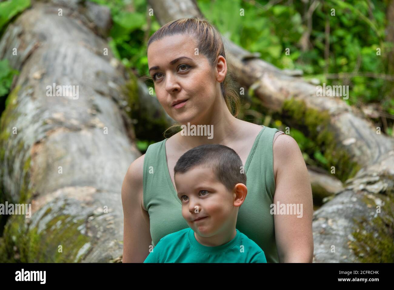 Woman child in nature hi-res stock photography and images - Alamy