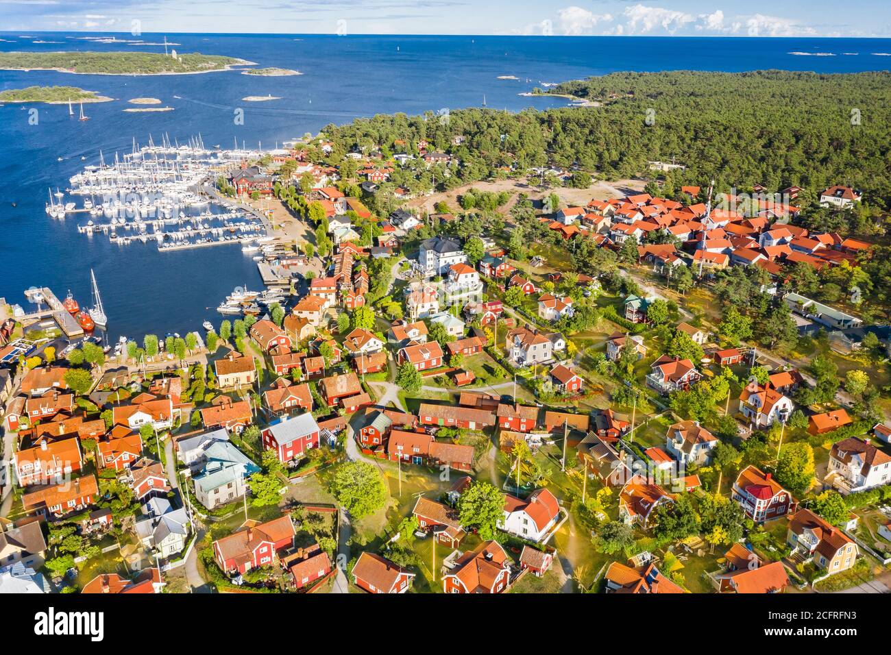 VÄRMDÖ 2020-07-23 Sandhamn är ett samhälle och en lotsplats på norra sidan av Sandön och en småort i Värmdö kommun i Uppland. Ön är belägen i Djurö so Stock Photo