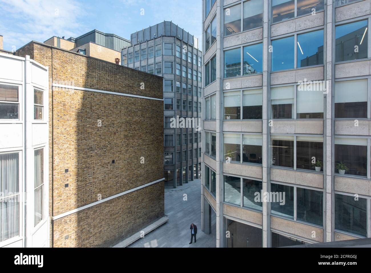 View from bank tower to plaza below. The Economist Building, London, United Kingdom. Architect: Alison & Peter Smithson, dsdha refurbishment 2018, 196 Stock Photo