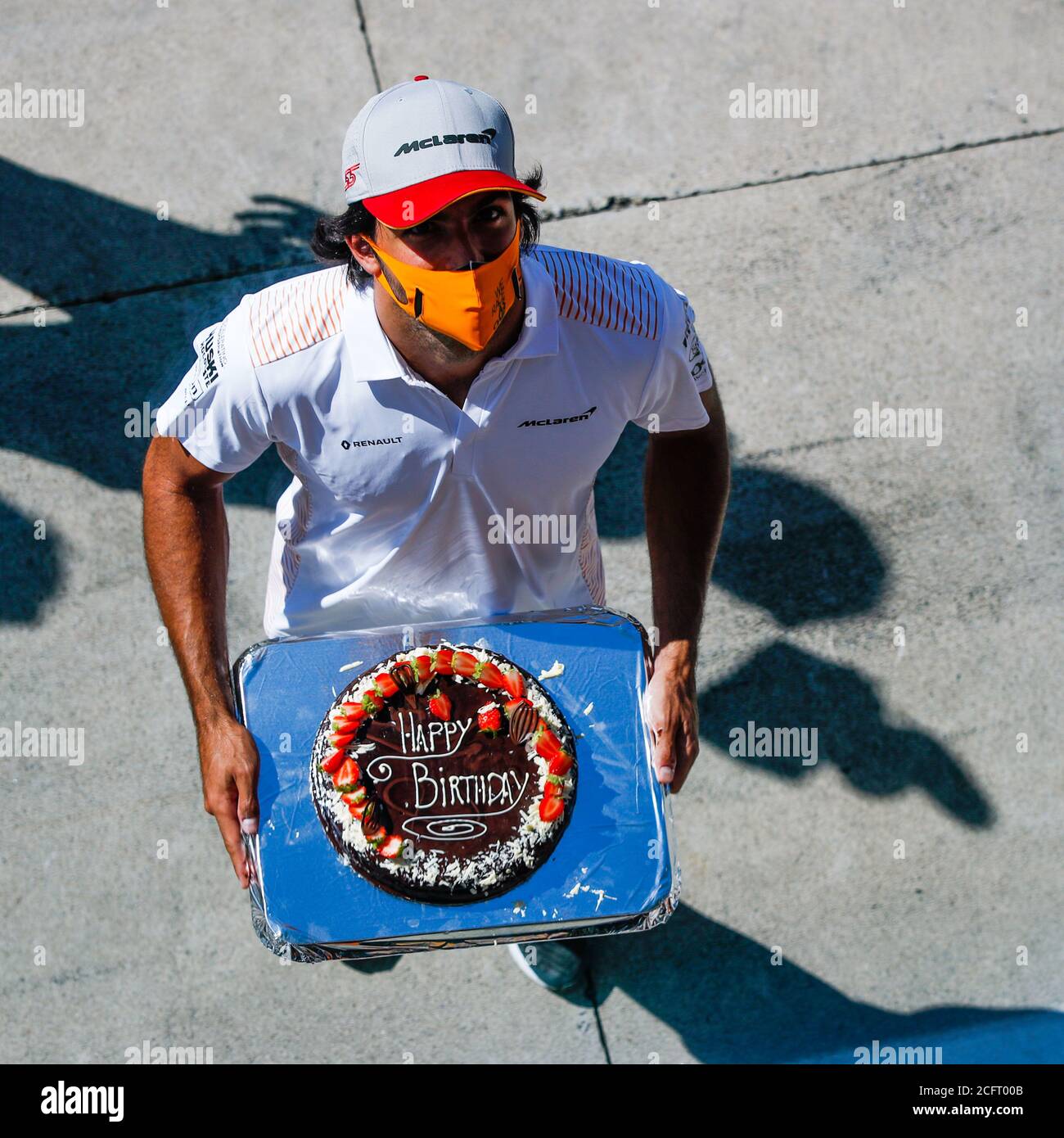 SAINZ Carlos (spa), McLaren Renault F1 MCL35, celebrating his birthday