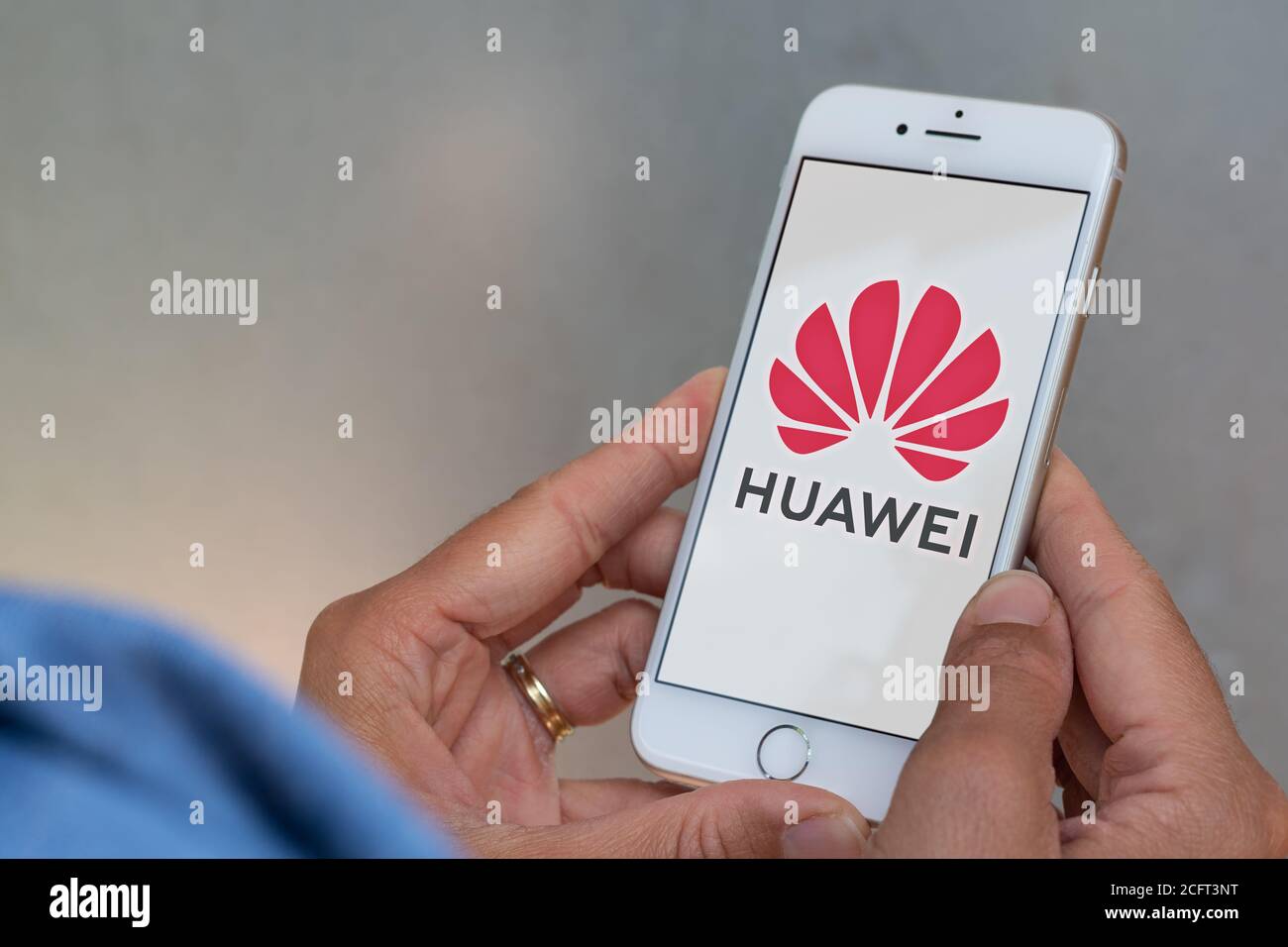 Slaapzaal Knipperen Belofte Guilherand-Granges, France - June 16, 2020. Smartphone with Huawei logo.  Huawei Technologies Co. Ltd. Chinese multinational telecommunication and  elec Stock Photo - Alamy