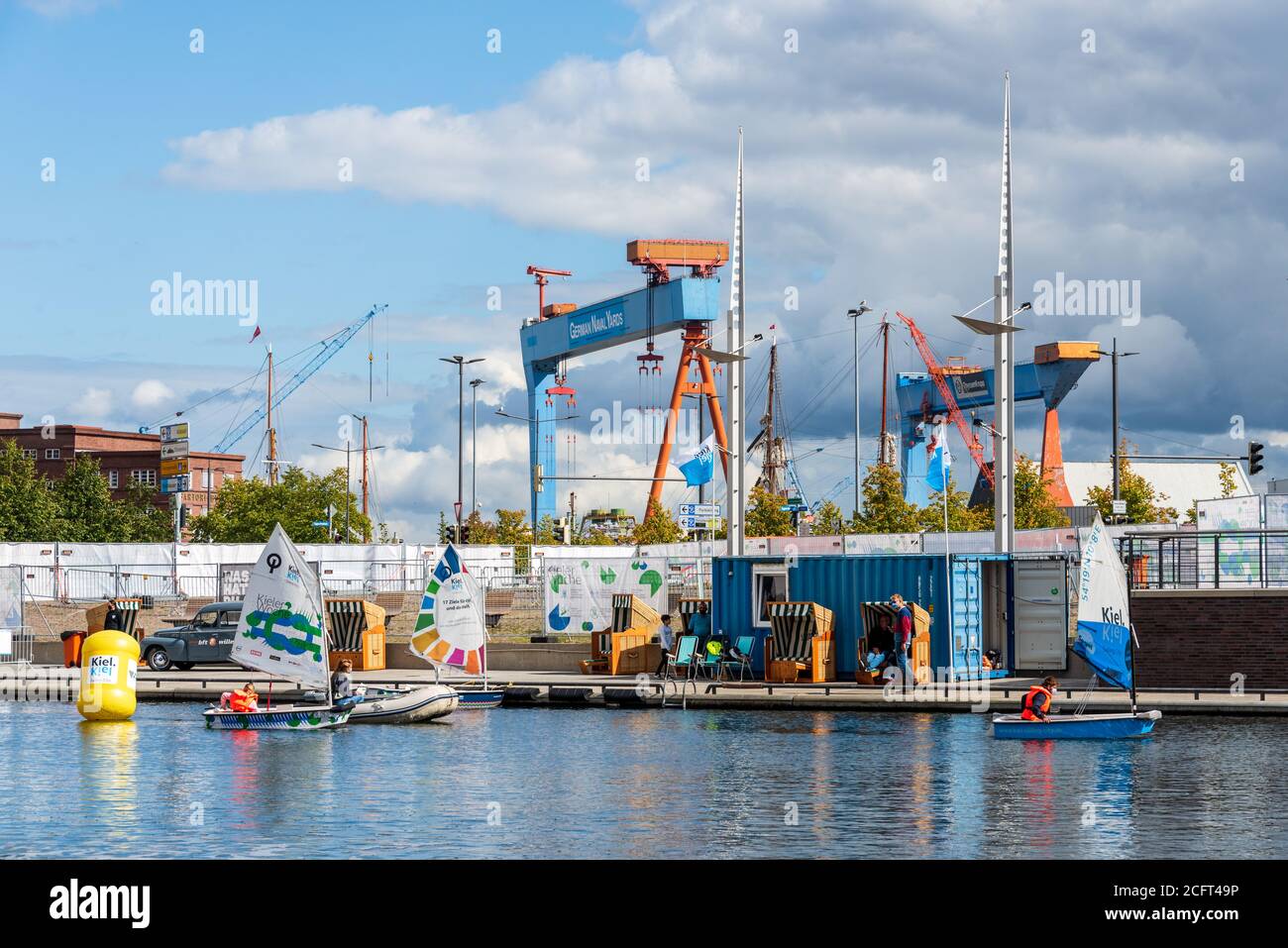 Kiel, 7.9.20 Kieler Woche 2020 Corona macht sich bemerkbar, die Angebote speziell für Kinder in den Erlebnisarealen der Spiellinie und am Bootshafen Stock Photo