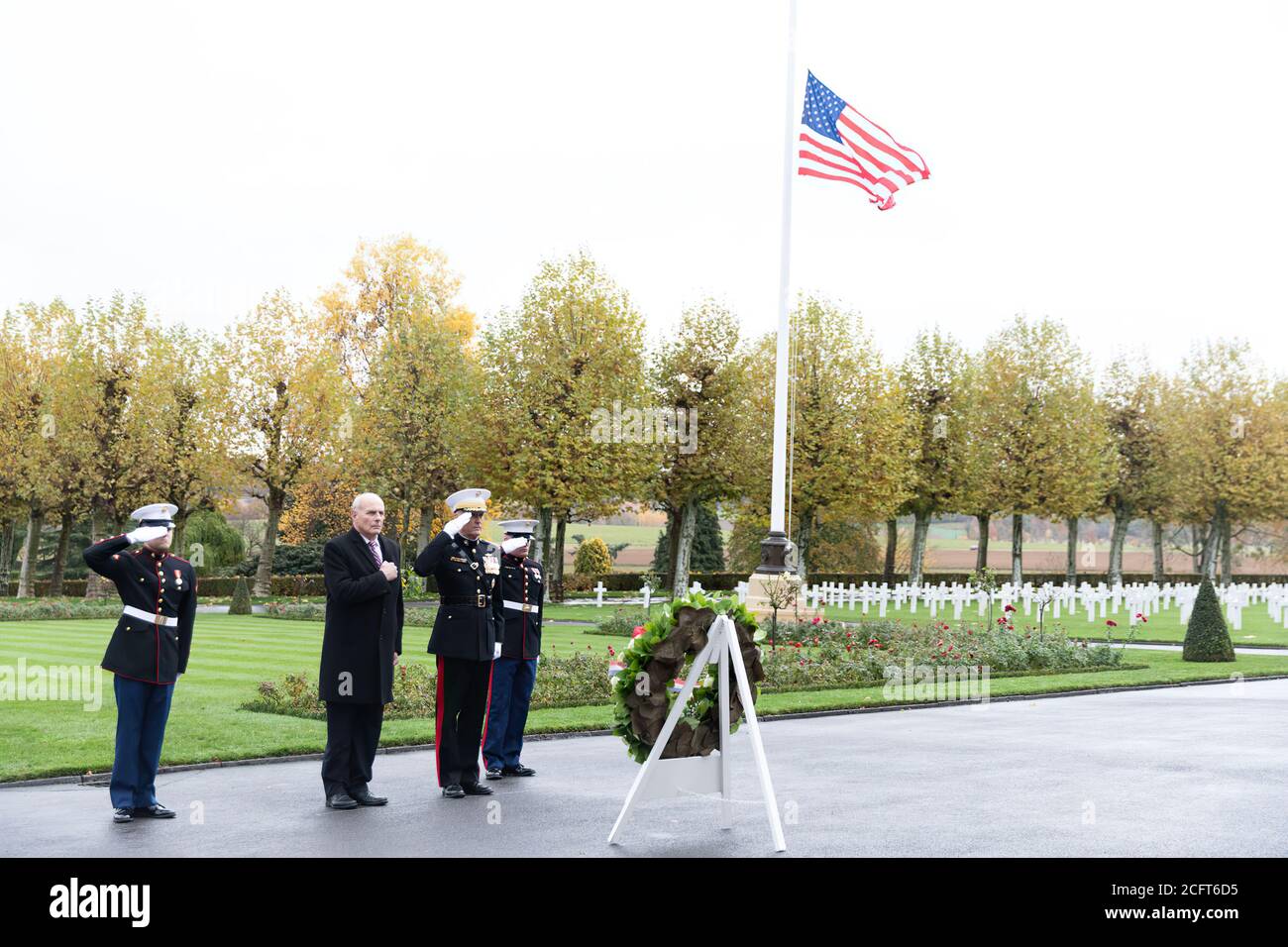The Aisne-Marne American Cemetery and Memorial White House Chief of Staff General john Kelly and Chairman of the Joint Chiefs of Staff General Joseph F. Dunford, joined by their wives Karen Kelly and Ellyn Dunford, visiting the Aisne-Marne American Cemetery and Memorial Saturday. Nov 10, 2018, in. Belleau, France. Stock Photo