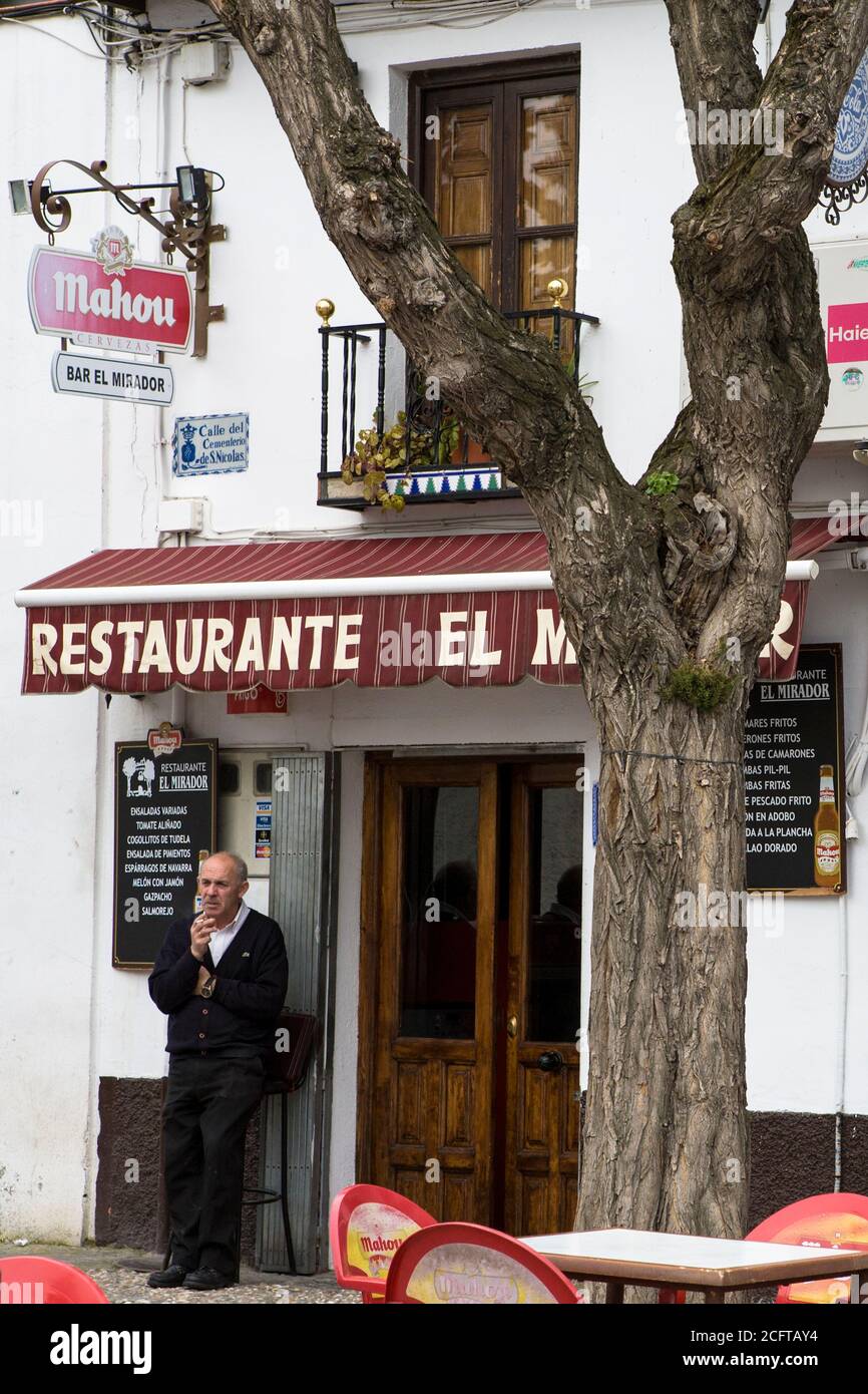 Bar-restaurant El Mirador in the old Moorish quarter: Plaza Cementerio del San Nicolás, El Albaicín, Granada, Andalusia, Spain Stock Photo