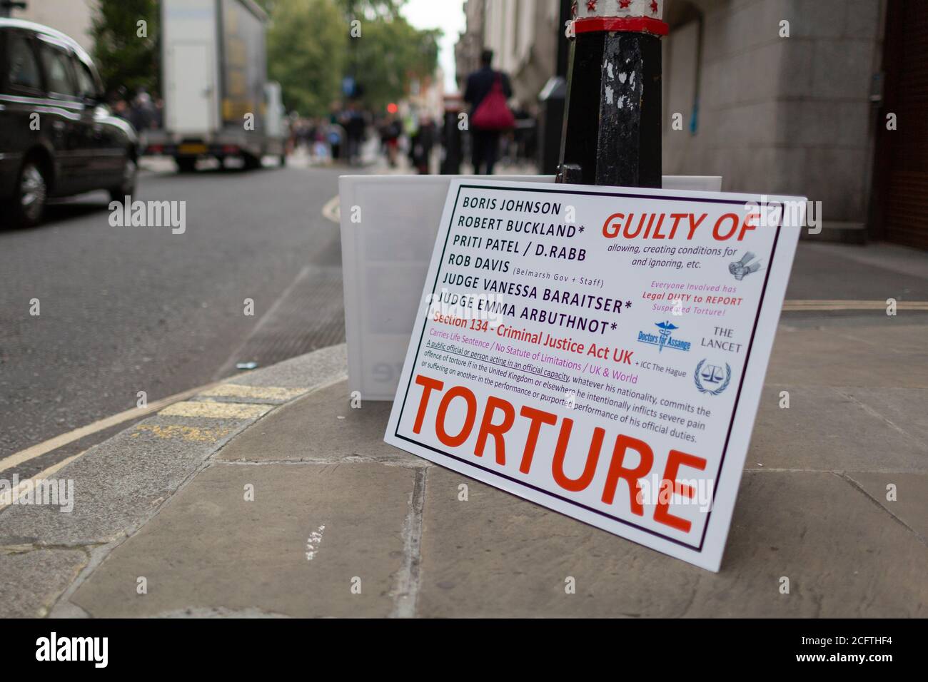 Protest placard outside Old Bailey criminal court, extradition hearing for Julian Assange, London, 7 September 2020 Stock Photo