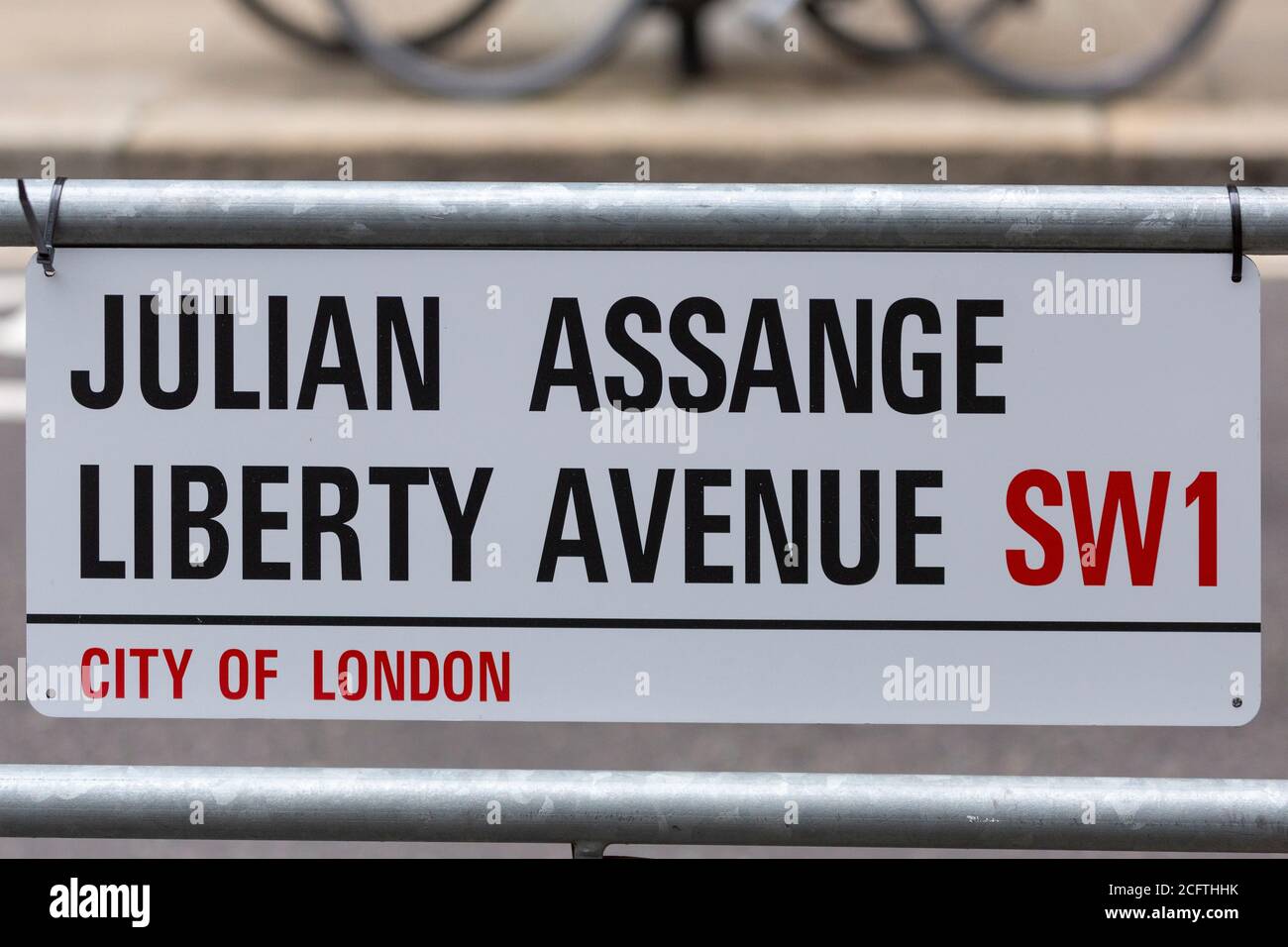 Protest road sign outside The Old Bailey criminal court, extradition hearing for Julian Assange, London, 7 September 2020 Stock Photo