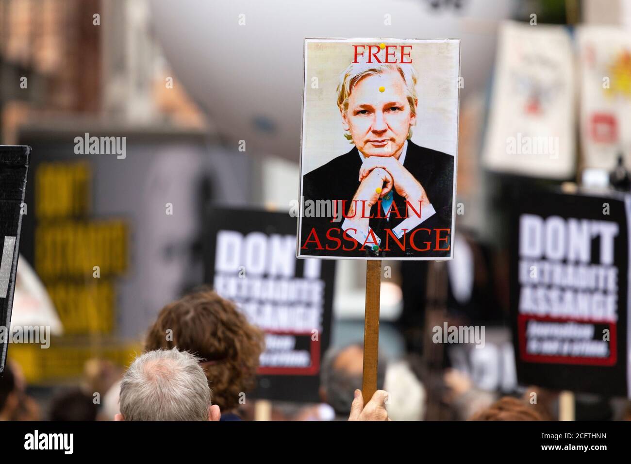 Protest placard outside The Old Bailey criminal court, extradition hearing for Julian Assange, London, 7 September 2020 Stock Photo