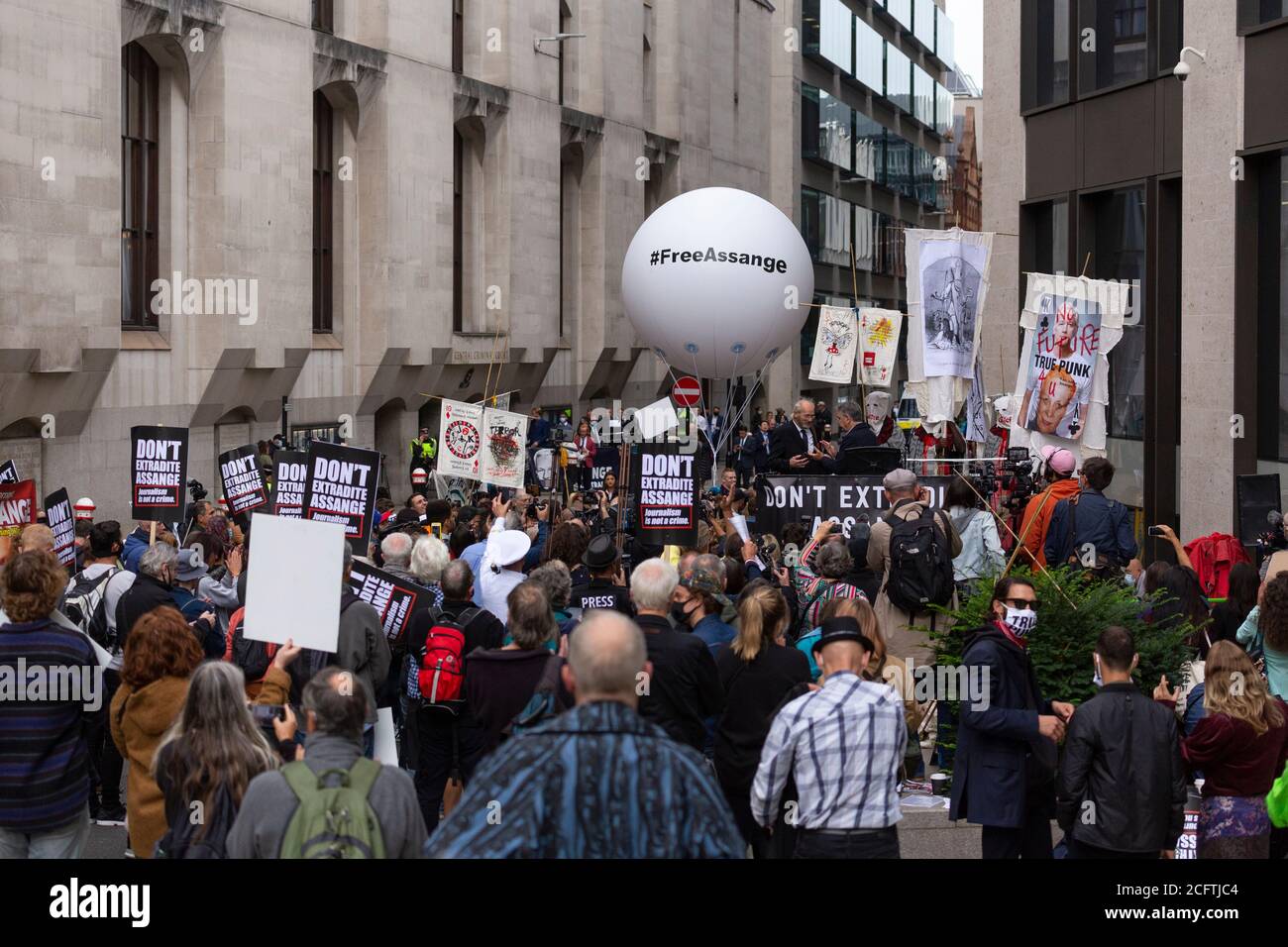 Protester holding a placard outside The Old Bailey criminal court, extradition hearing for Julian Assange, London, 7 September 2020 Stock Photo