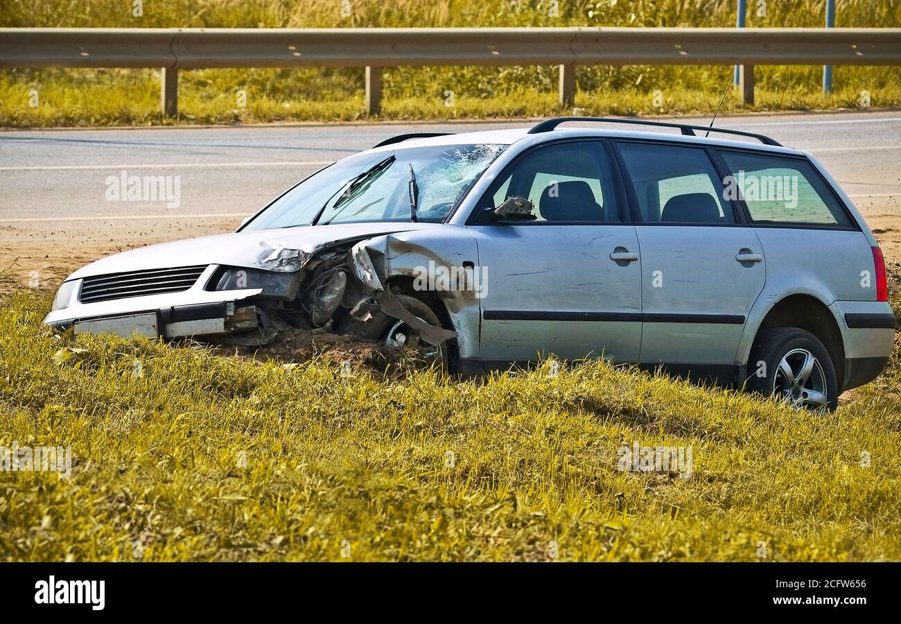 Accident car damage mudguard hires stock photography and images Alamy