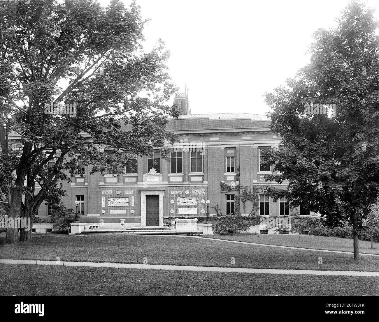Robinson Hall, Harvard University, Cambridge, Massachusetts, USA, Detroit Publishing Company, 1910's Stock Photo