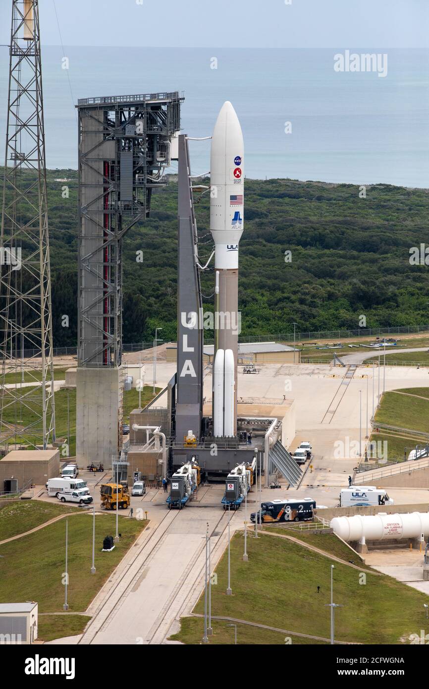The United Launch Alliance Atlas V 541 rocket, carrying NASA’s Mars Perseverance rover and Ingenuity helicopter, arrives at the launch pad at Space La Stock Photo