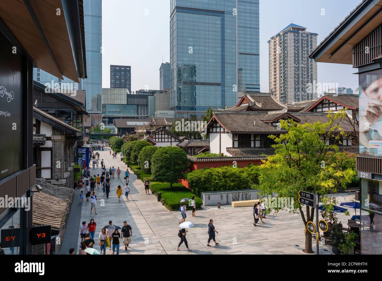 People at Taikoo Li shopping complex in Chengdu Stock Photo