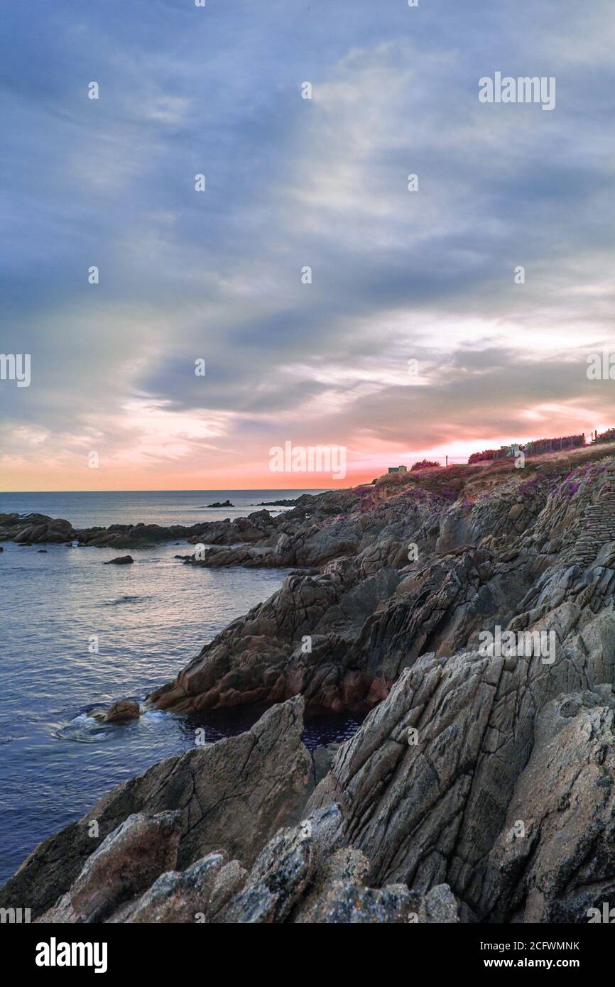 Rough rocks hi-res stock photography and images - Alamy
