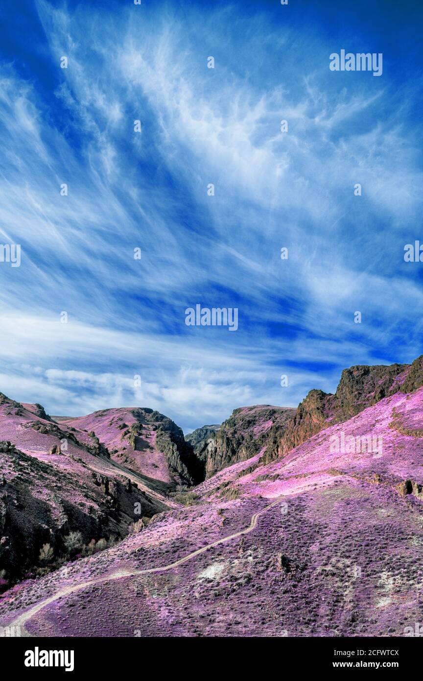 Cloudy purple sky vintage hi-res stock photography and images - Alamy