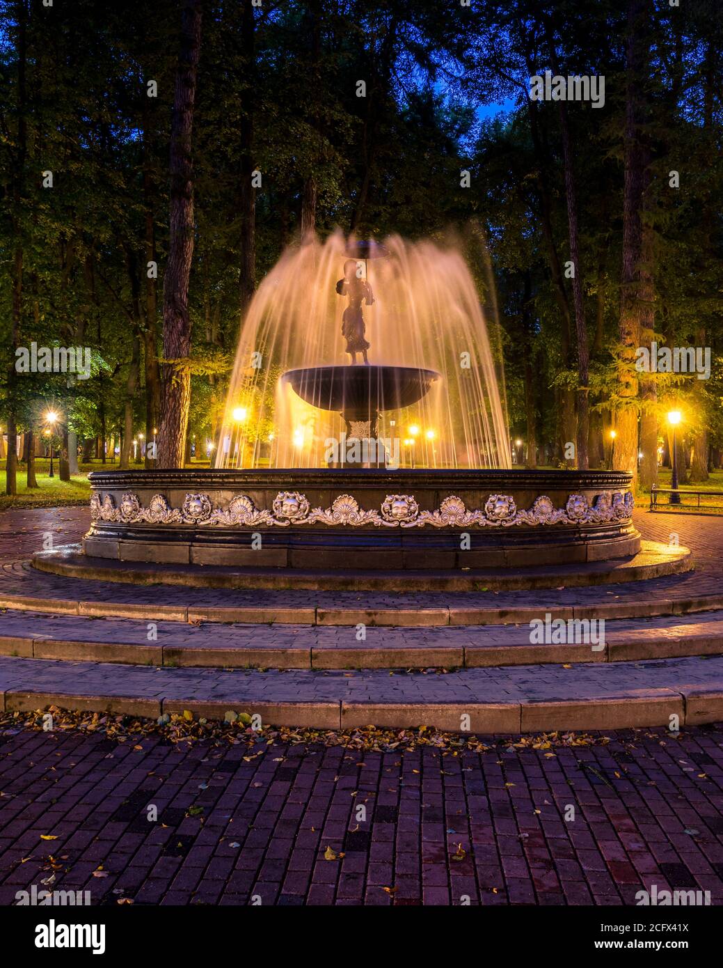 Blurred outdoor scene benches hi-res stock photography and images - Alamy