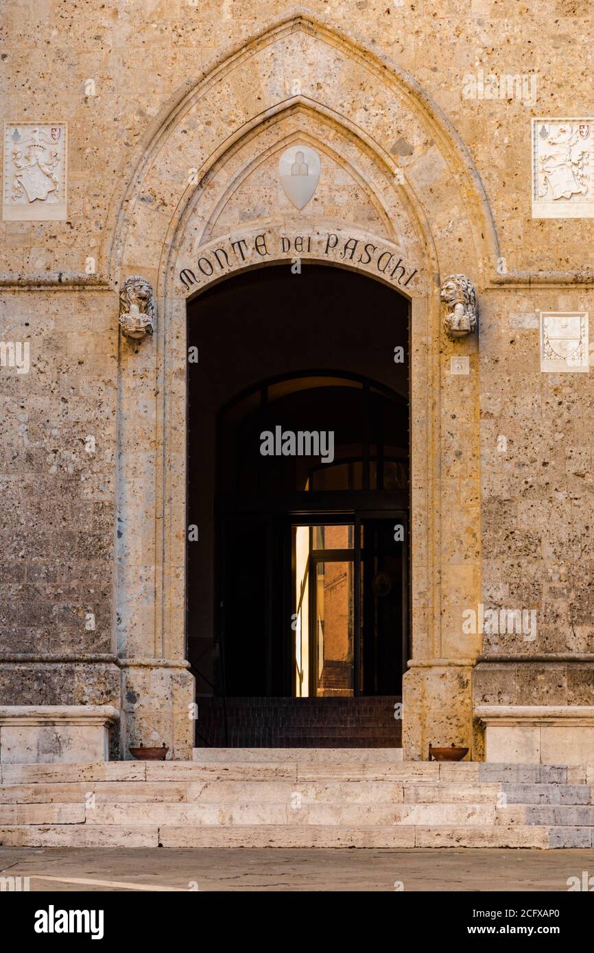 Entrance door to the main office of the Banca Monte dei Paschi di Siena, one of the oldest banks in the world. The building is the  Palazzo Salimbeni,... Stock Photo