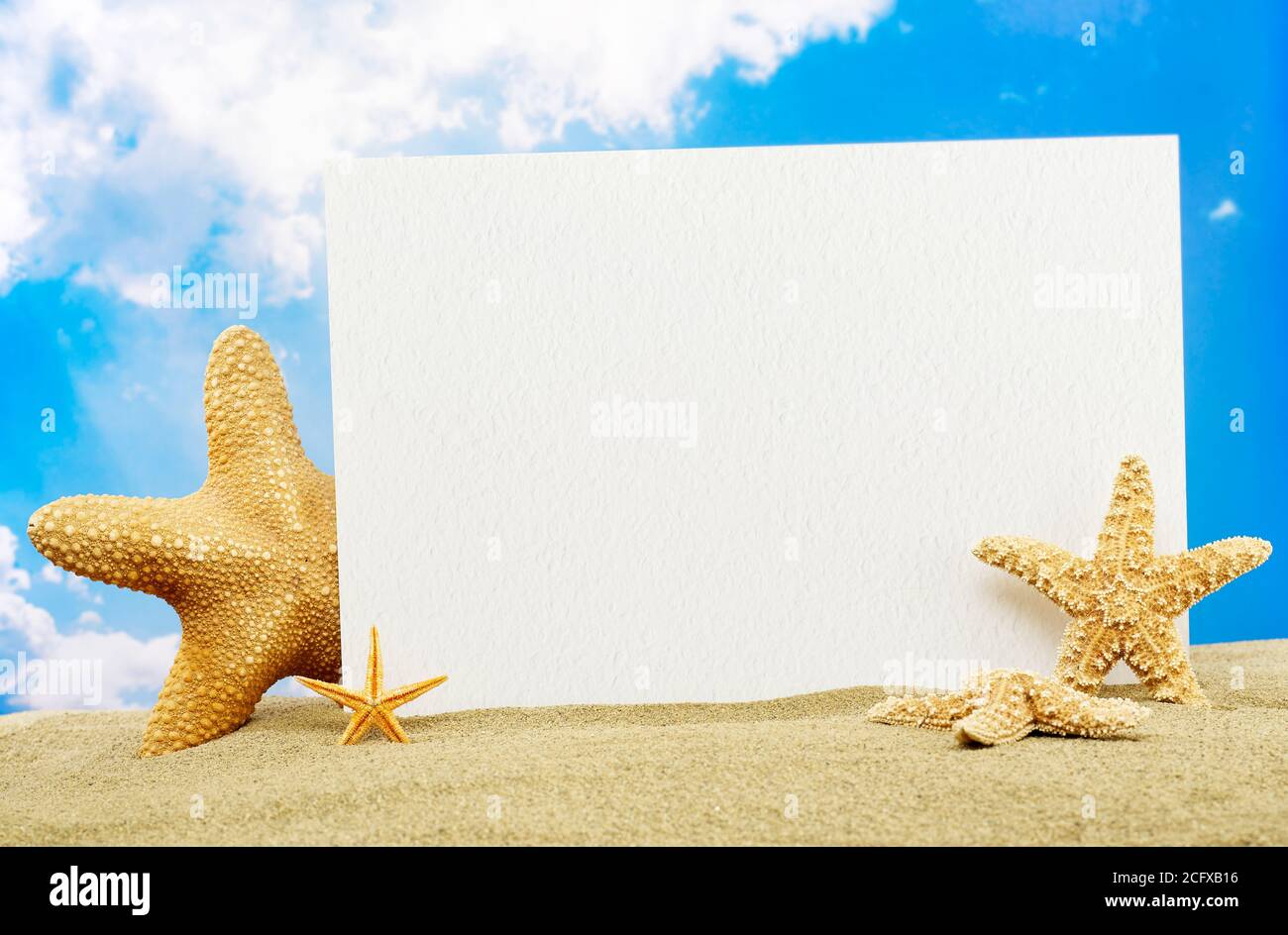 Message board with copy space on the beach Stock Photo - Alamy