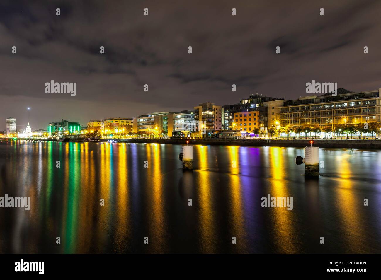 Beautiful dublin river liffey night hi-res stock photography and images ...
