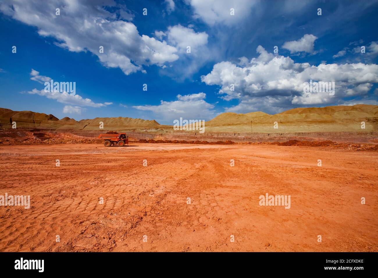 Bauxite truck hires stock photography and images Alamy