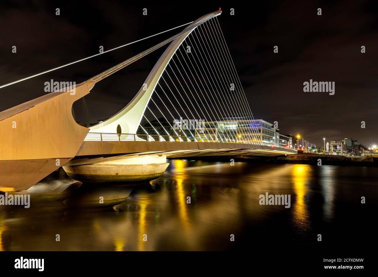 Beautiful dublin river liffey night hi-res stock photography and images ...