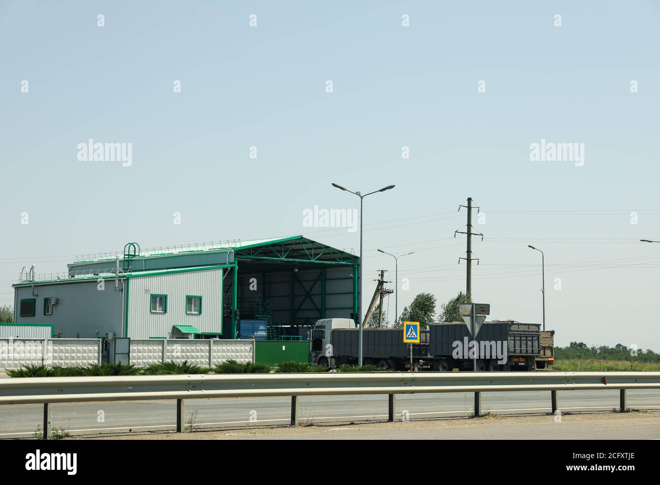 truck scale weigh weighing safety inspections Stock Photo - Alamy