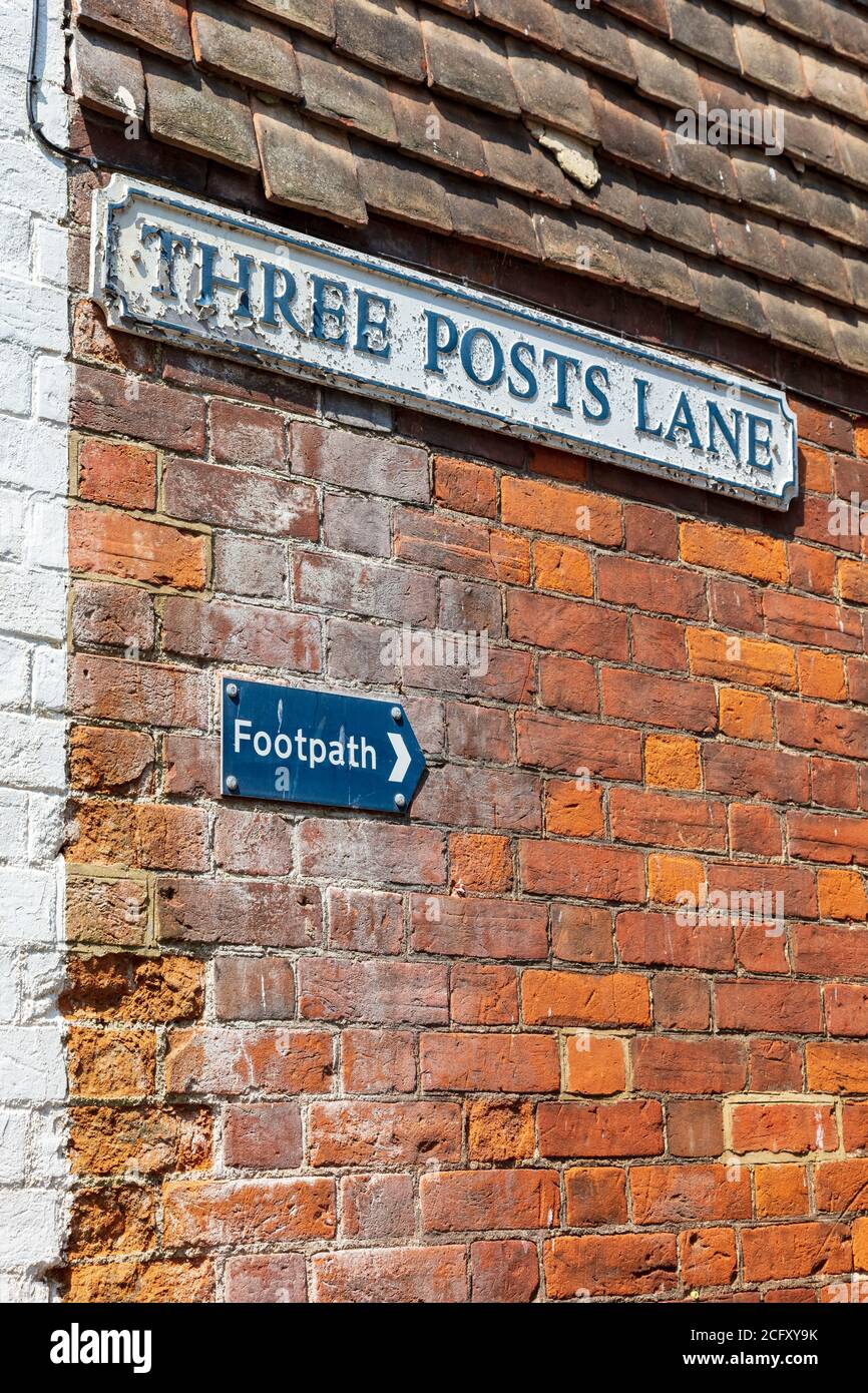 signs for Three Posts Lane a footpath in the Historic centre of Hythe ...