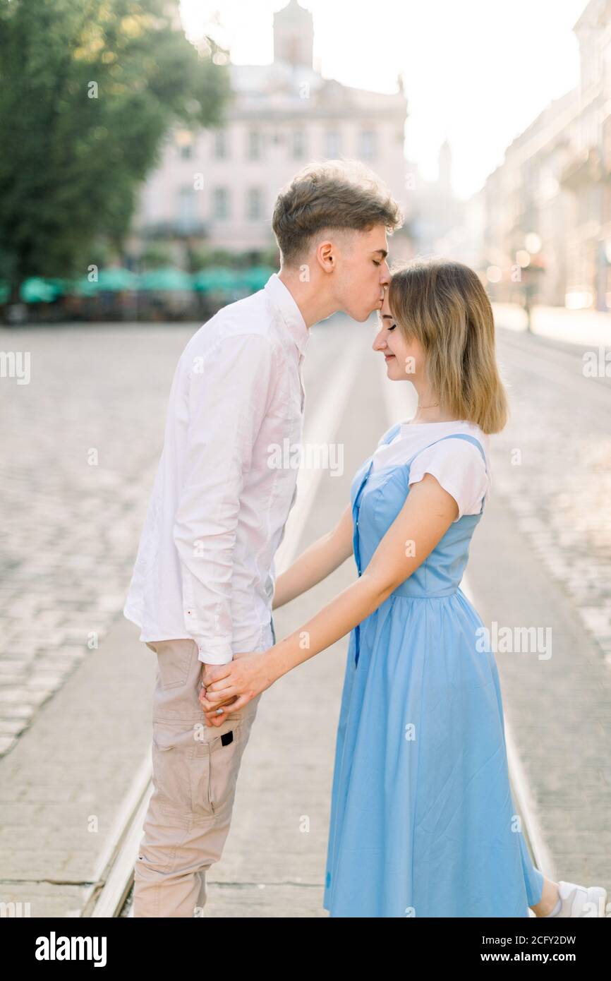 Guy girl kissing on city hi-res stock photography and images - Alamy