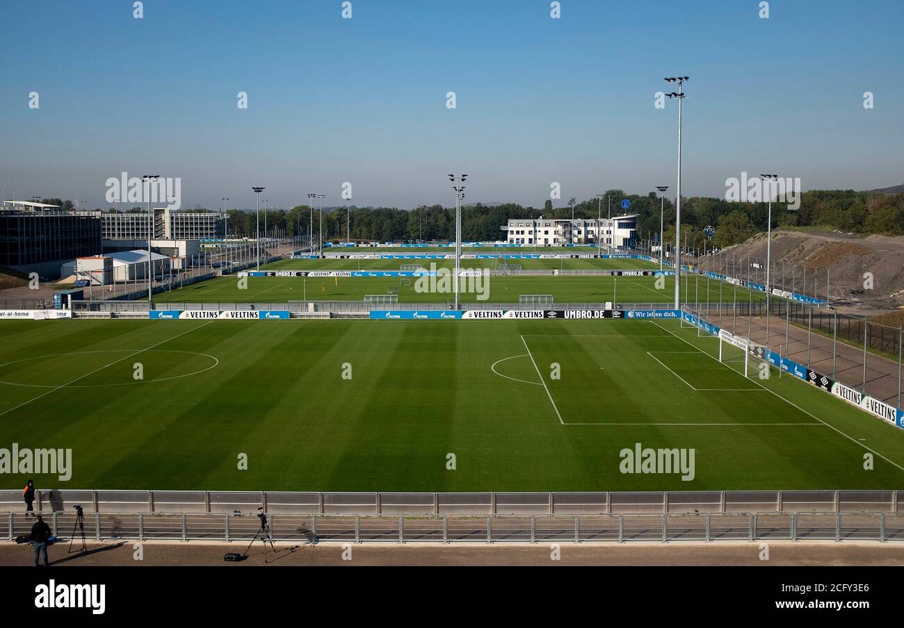 Gelsenkirchen, Deutschland. 02nd Sep, 2020. Feature, training grounds GE with the new Park Stadium (front), in the back the football 1. Bundesliga, training FC Schalke 04 (GE), on 02.09.2020 in Gelsenkirchen/Germany. ¬ | usage worldwide Credit: dpa/Alamy Live News Stock Photo