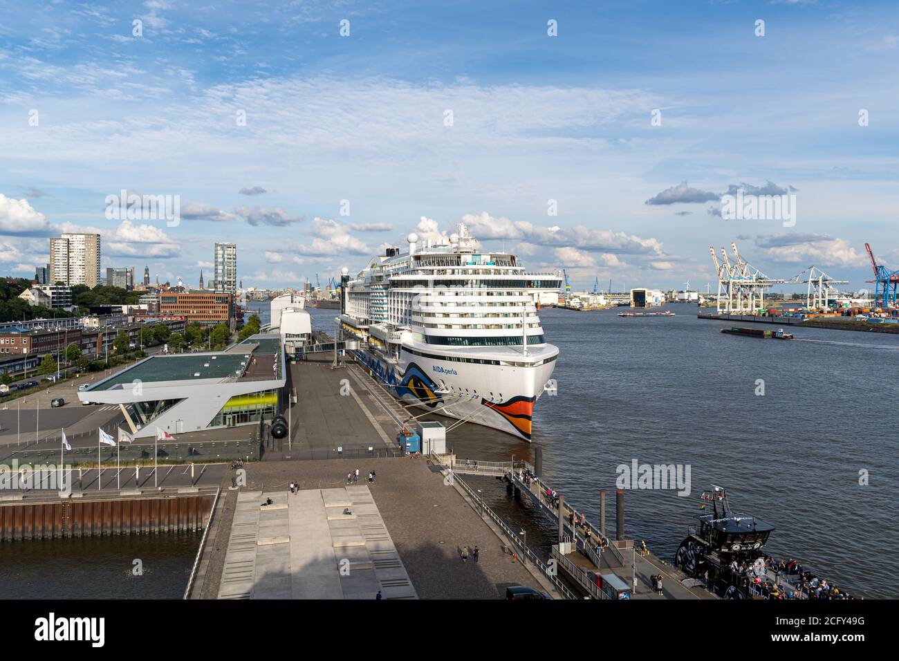 Container ship at the jetty in the port of hamburg hi-res stock ...