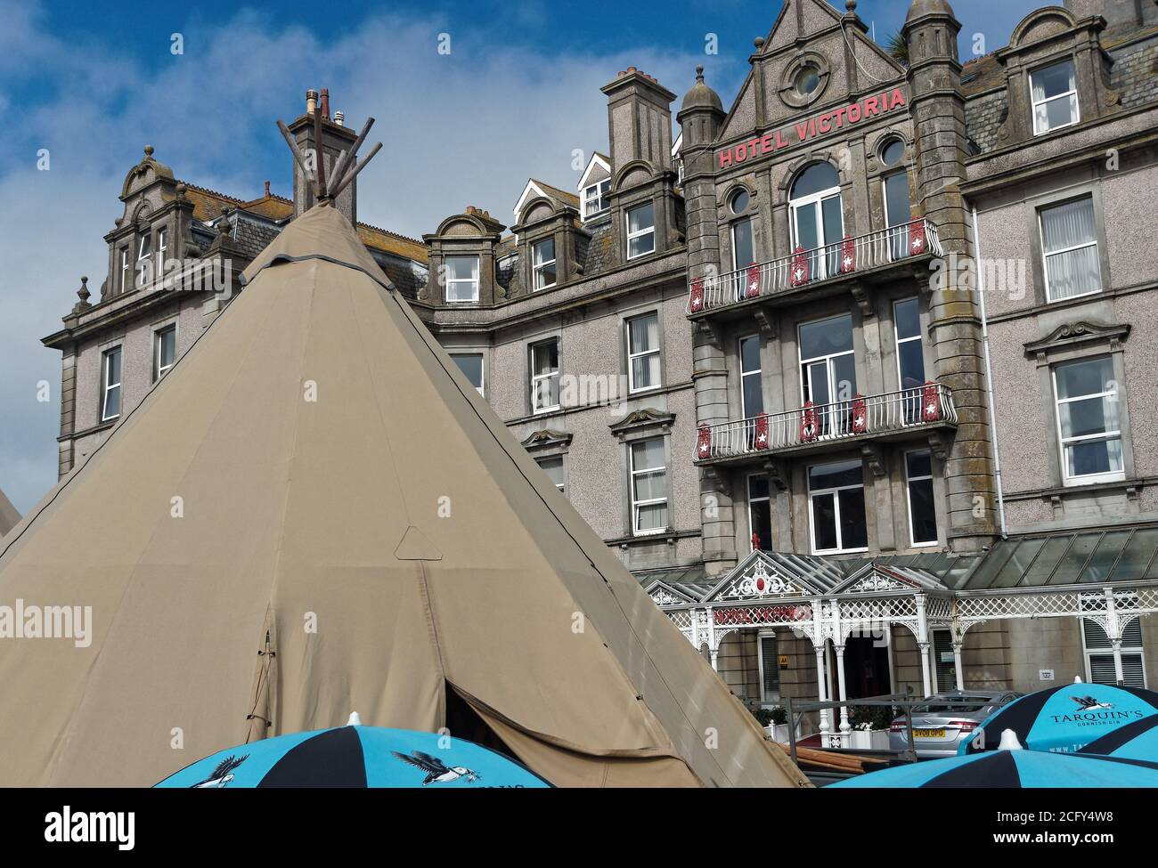 UK Weather, 08th September 2020. UK Newquay Cornwall. The  iconic Victoria hotel erects two huge Tipis to safely distance Hotel and public patrons to watch Live football on screen. The tents will remain for six weeks. Each Tipi can house 100 people in non covid times. The tipis are provided by family run wildtipi company Credit: Robert Taylor/Alamy Live News” Stock Photo