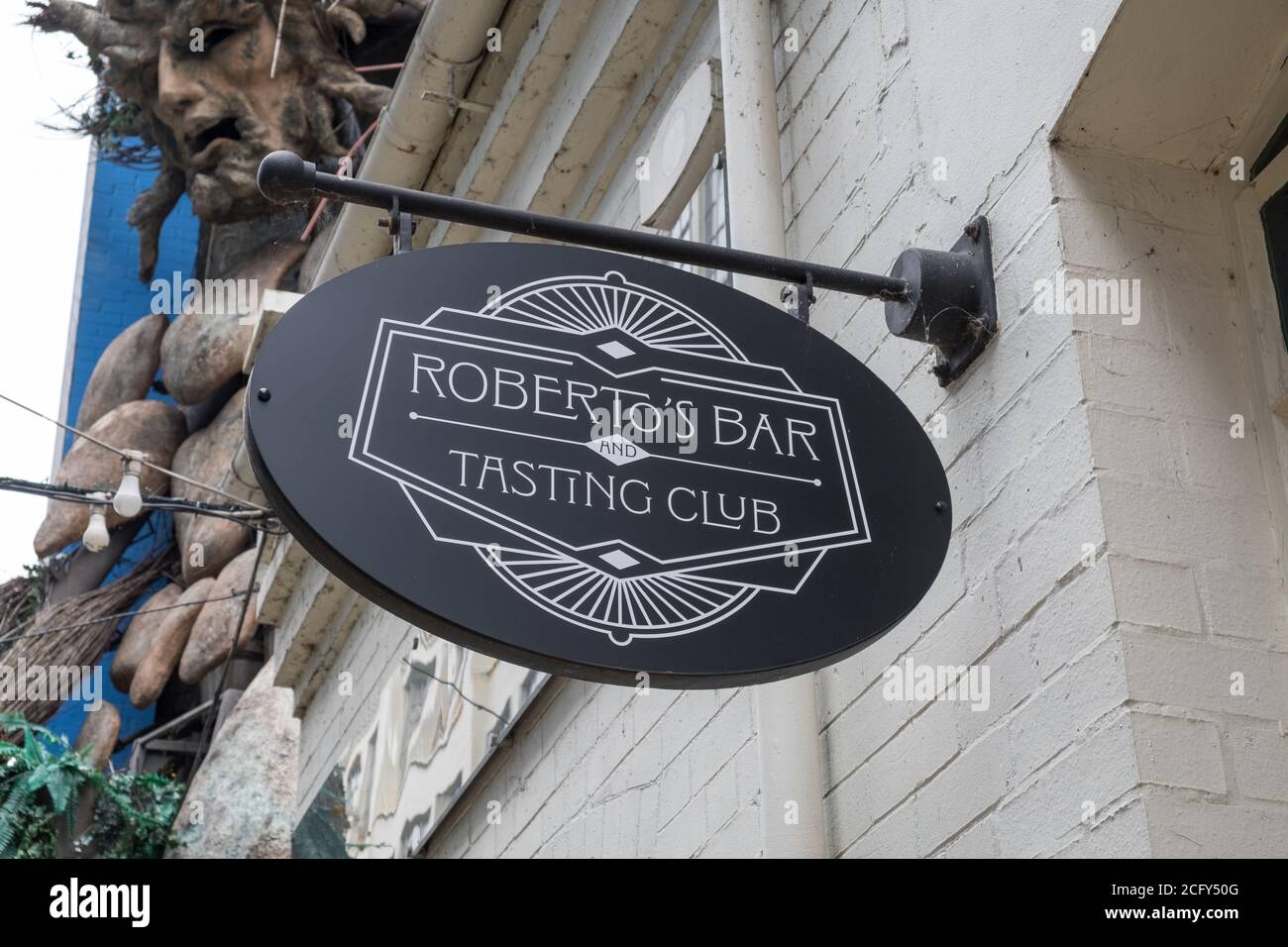 Roberto's Bar Tasting Club craft beer and bottle shop in the Custard Factory in the creative quarter of Digbeth, Birmingham, UK Stock Photo