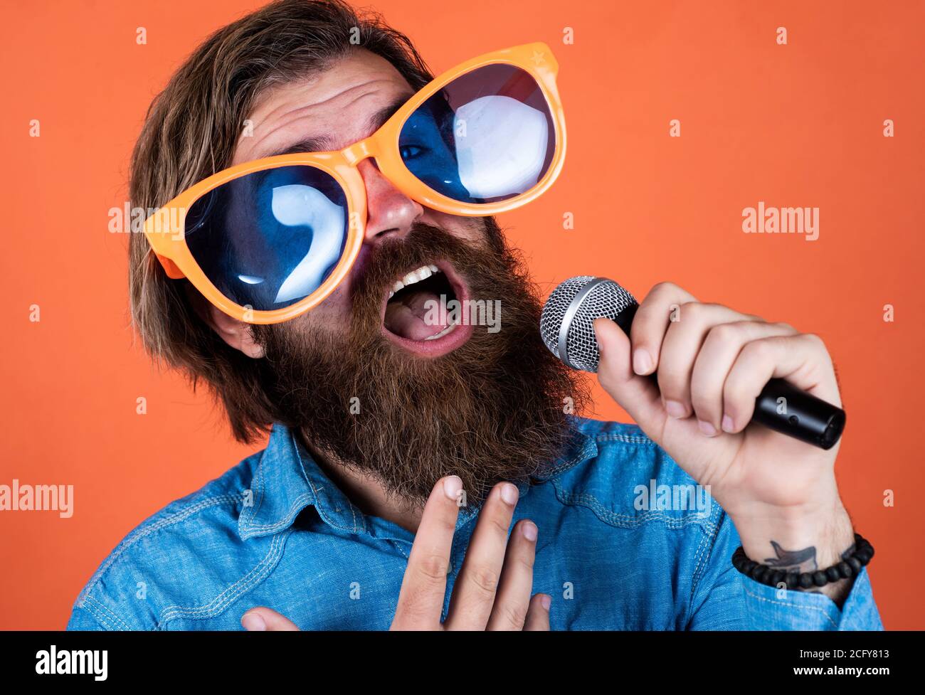 Singing happy birthday hi-res stock photography and images - Page 8 - Alamy Singing happy birthday hi-res stock photography and images - Page 8 - Alamy