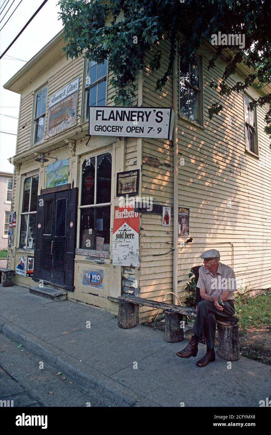 CORNER STORE IN DOWNTOWN LEXINGTON, KENTUCKY, USA, 1980s Stock Photo