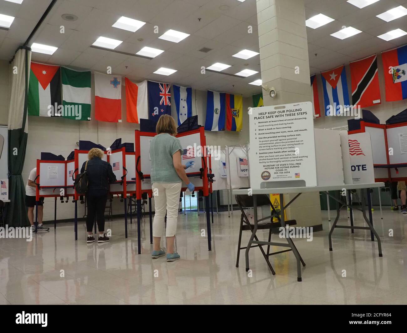 Poll voting 2020 signs hires stock photography and images Alamy