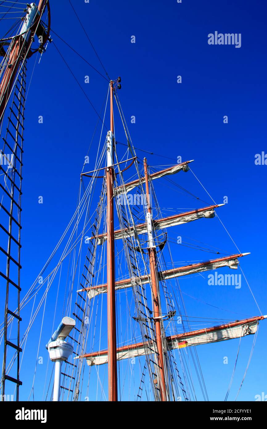 Main mast on a sailing ship with 4 sails Stock Photo Alamy