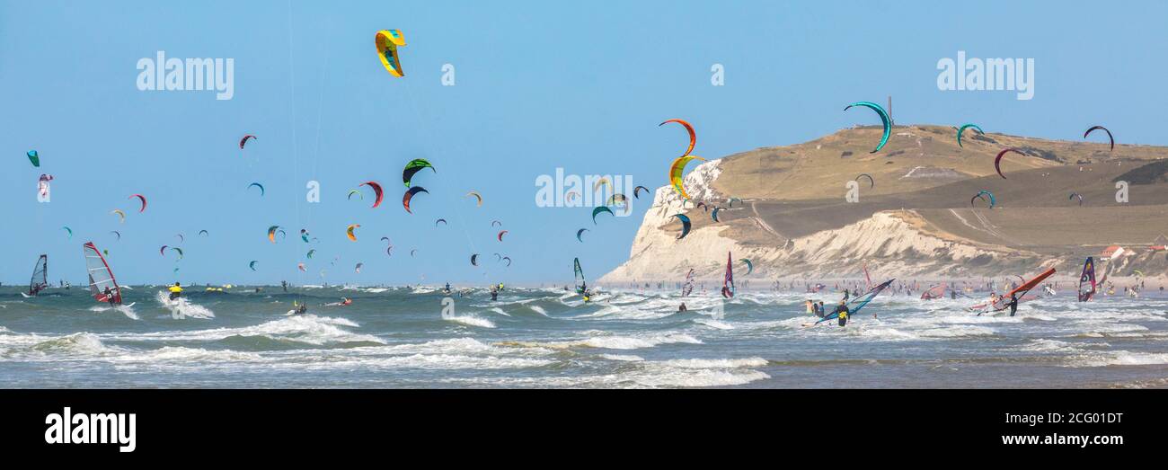 France, Pas de Calais, Wissant, kitesurfing and windsurfing with the Cape Blanc-Nez in the background Stock Photo