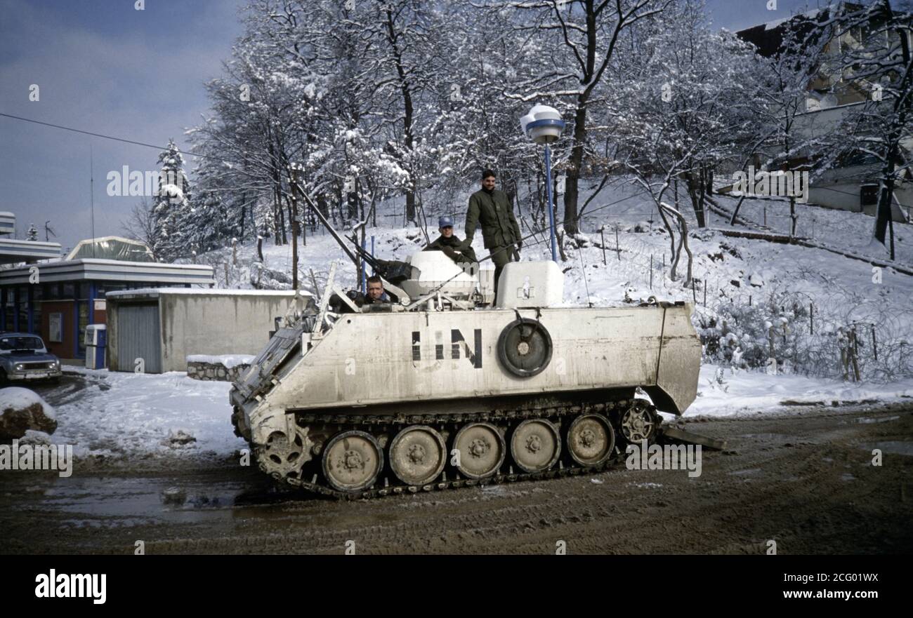 22nd January 1994 During the war in central Bosnia: Belgian soldiers on their M113A1-B APC outside the entrance to UNPROFOR's BH Command in the Hotel Dalmacija in Kiseljak. Stock Photo