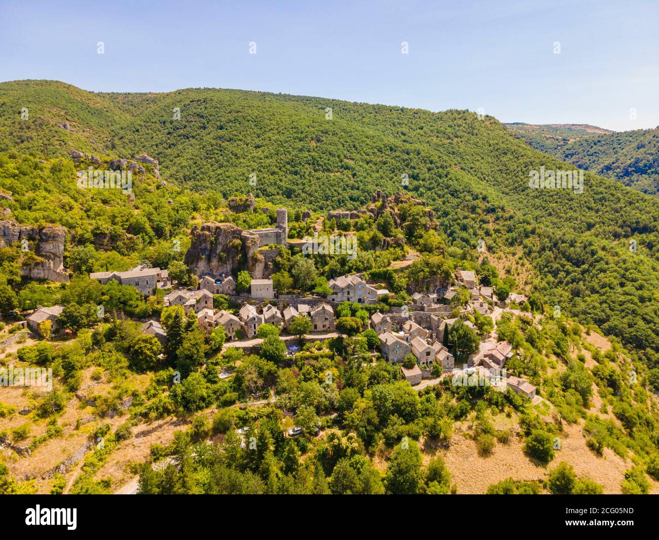 France, Aveyron, Gorges de la Dourbie, the perched village of Saint Veran (aerial view) Stock Photo