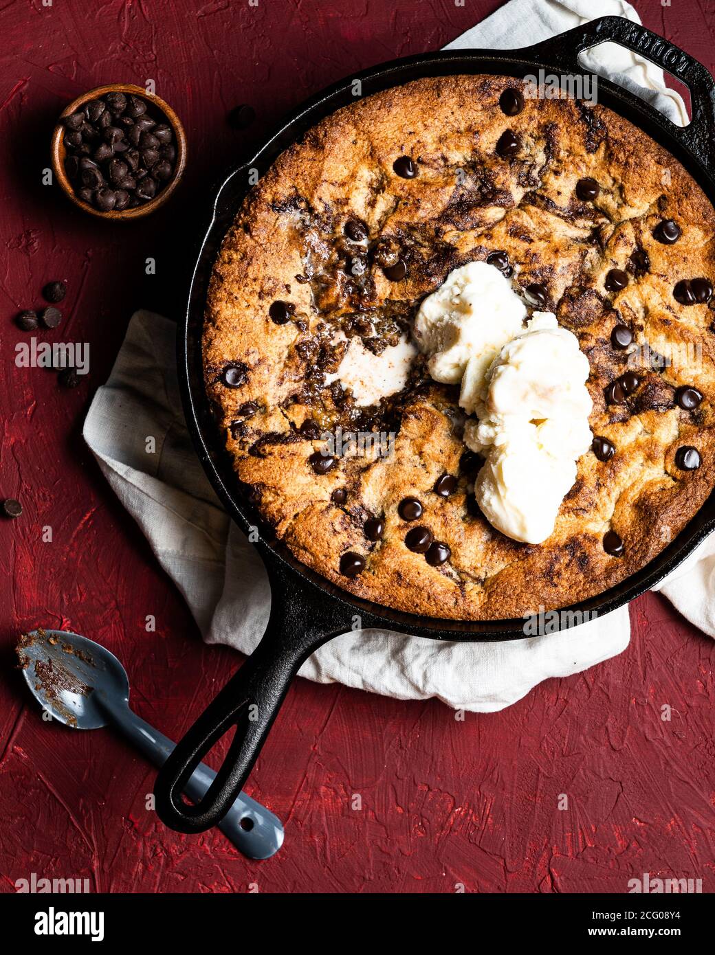 Ultimate chocolate chip cookie hires stock photography and images Alamy