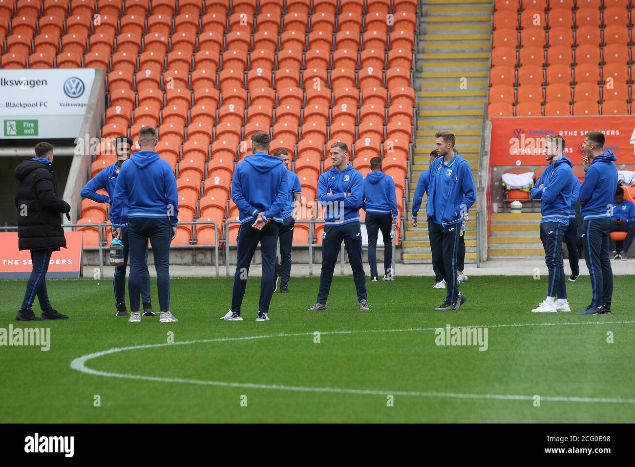 Blackpool players arriving hires stock photography and images Alamy