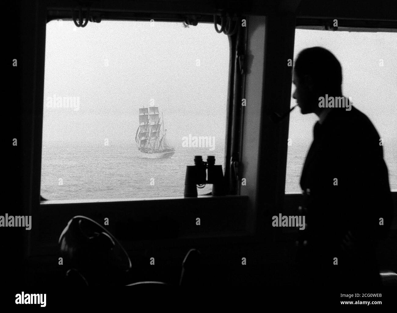AJAXNETPHOTO. 1966. AT SEA, ENGLISH CHANNEL. - KEEPING AN EYE ON IT - MASTER OF THE SUPER TANKER GULF BRITON KEEPS A CLOSE EYE ON THE SQUARE RIGGED SAILING SHIP STATSRAAD LEHMKUHL AS BOTH PROCEED WESTWARD.PHOTO:JONATHAN EASTLAND/AJAX REF:253627 109 Stock Photo