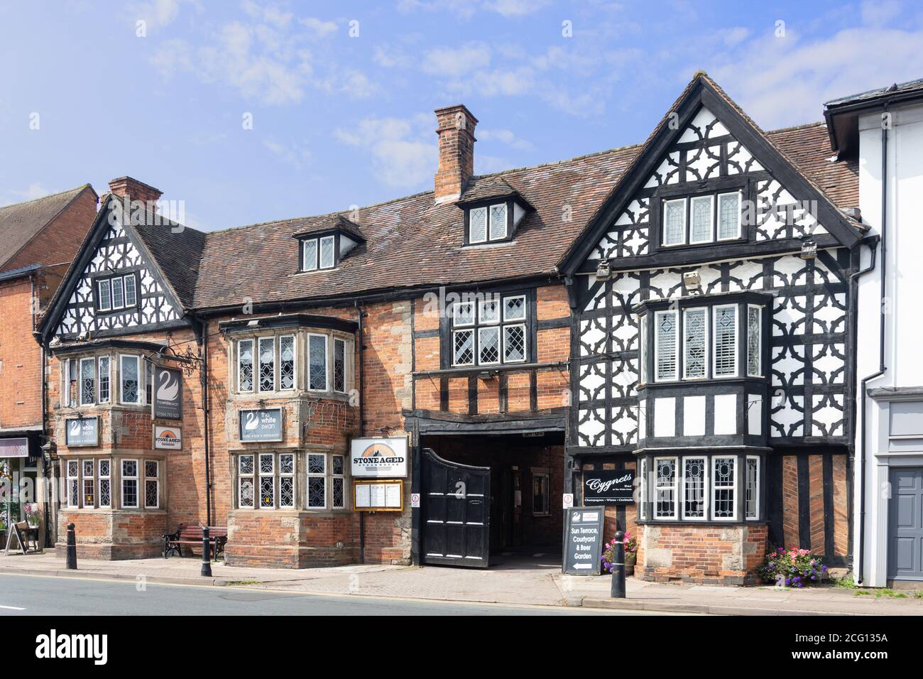16th century The White Swan Hotel, High Street, Henley-in-Arden, Warwickshire, England, United Kingdom Stock Photo