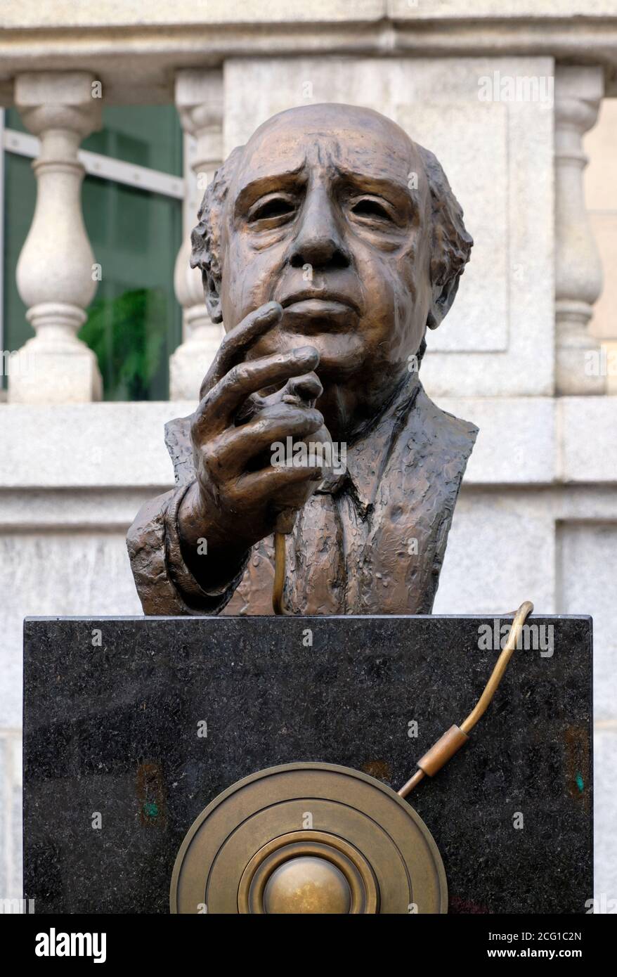 Bronze Statue of Yousuf Karsh created by Megerditch Tarakdjian , in