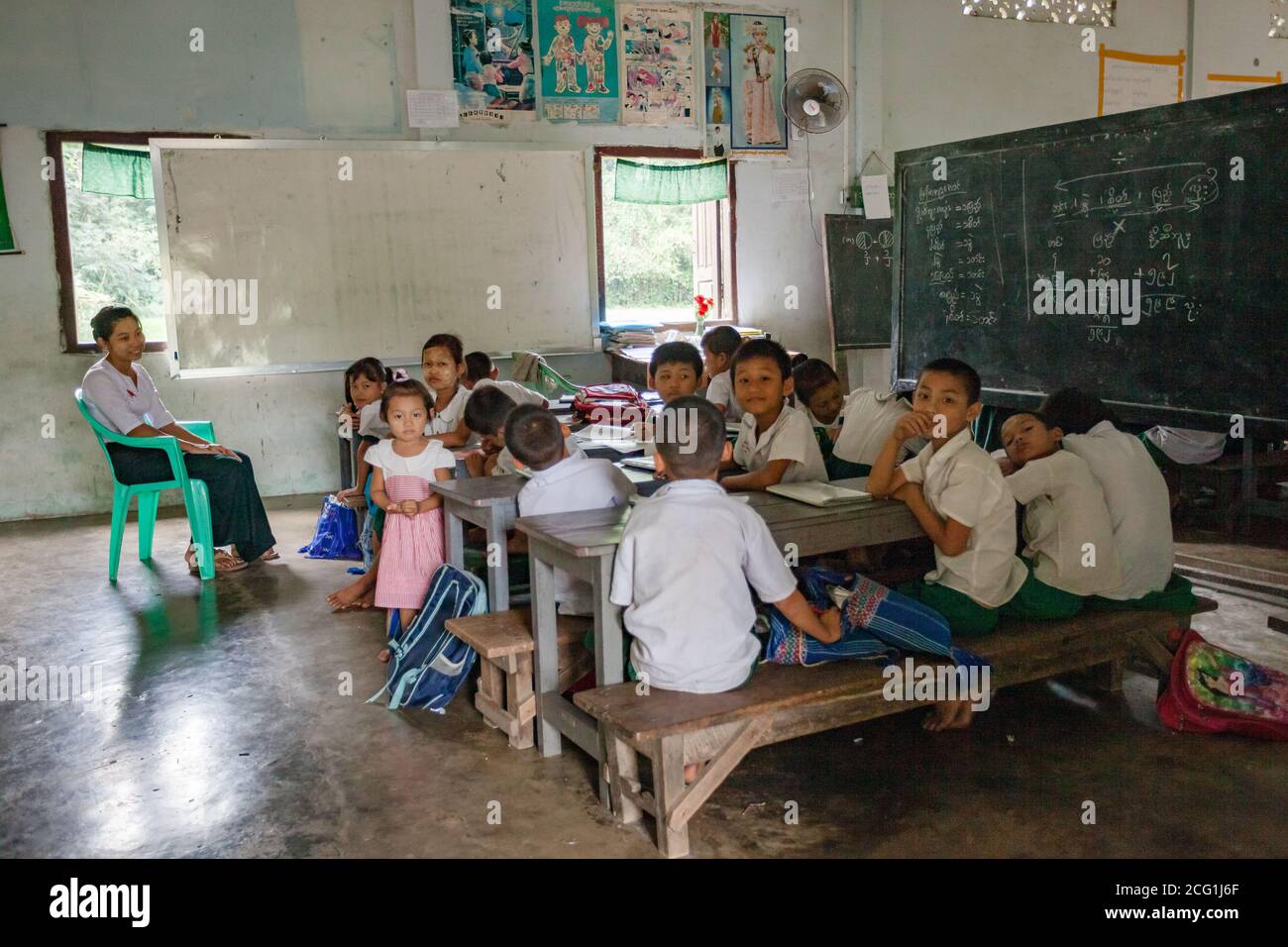 Hpa An, MYANMAR - 11/28/2016 : Unidentified Burmese students at school. Stock Photo