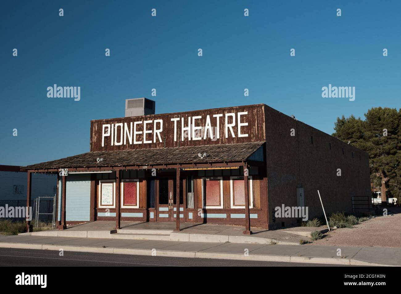 Abandoned movie theatre hi-res stock photography and images ...