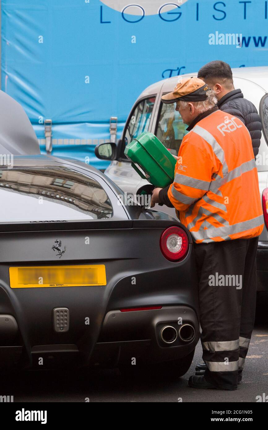Ferrari F12 Causing A Traffic Jam Outside The National Portrait Gallery Charing Cross Road London After Running Out Of Fuel Charing Cross Road London Uk 15 Nov 17 Stock Photo Alamy