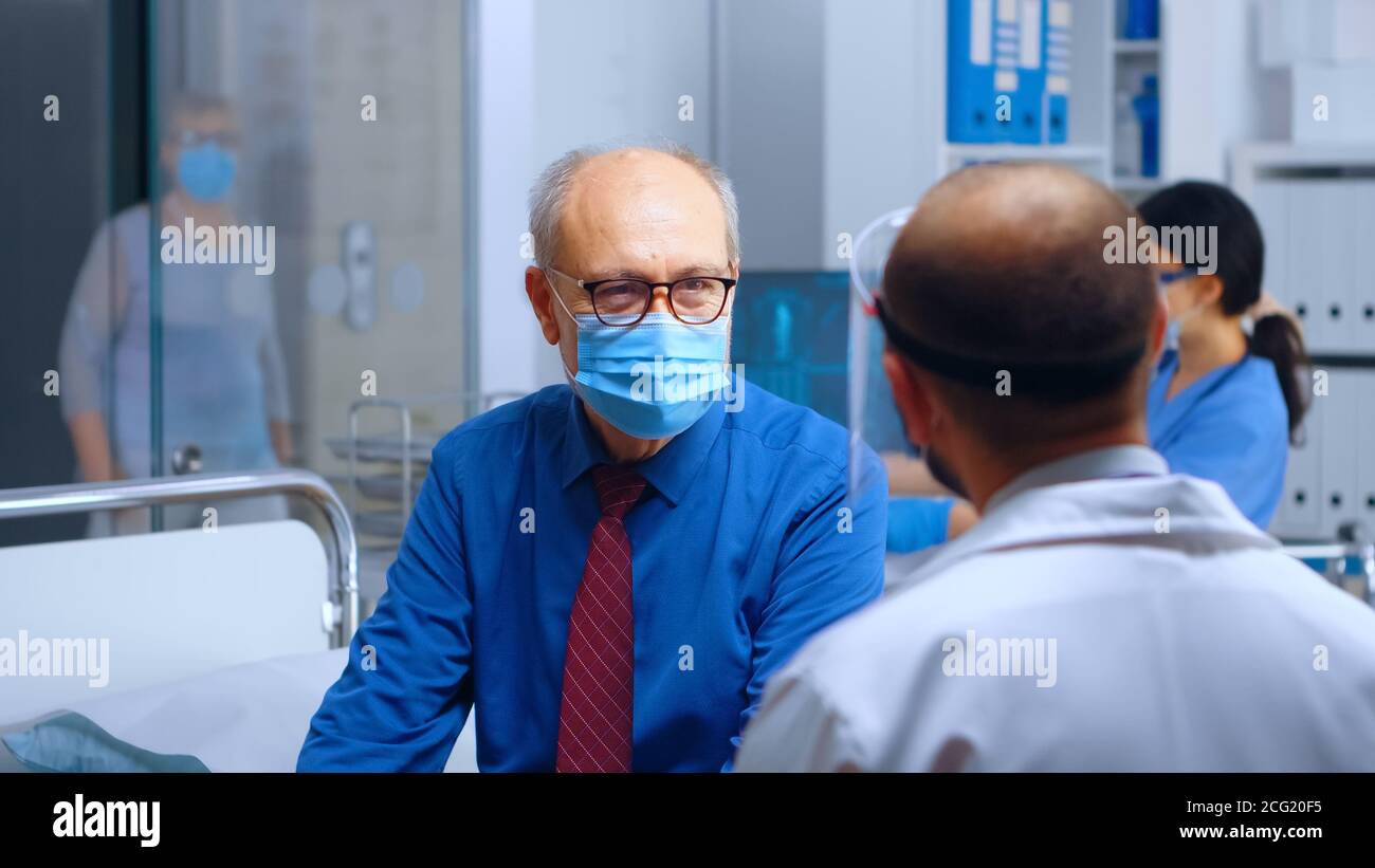 Patient doctor talking motion hi-res stock photography and images - Alamy