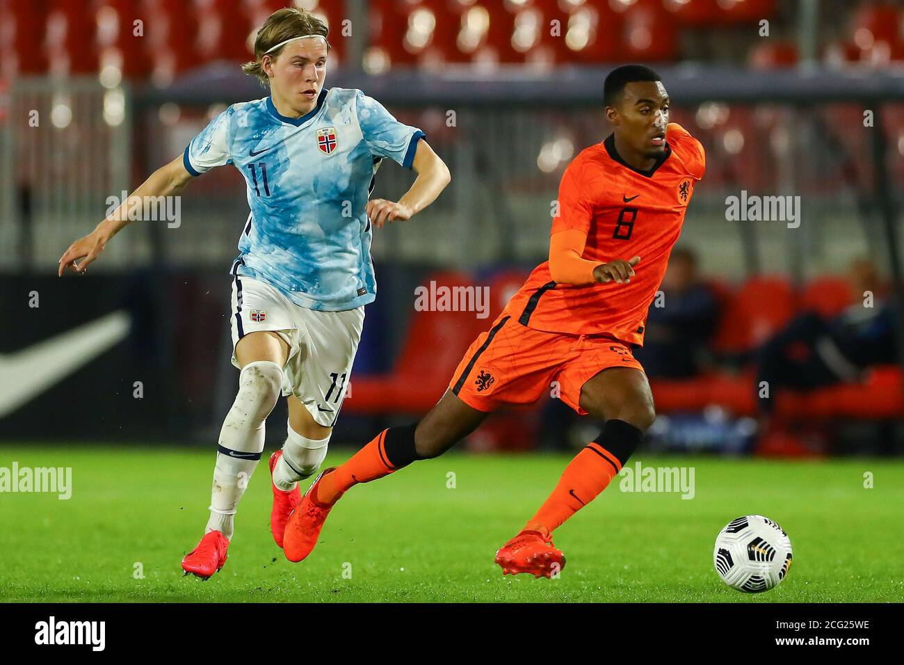 Almere Netherlands September 8 Jens Petter Hauge Of Norway Ryan Gravenberch Of The Netherlands During The Uefa Euro Under 21 Qualifing Match Between The Netherlands And Norway On September 8 2020