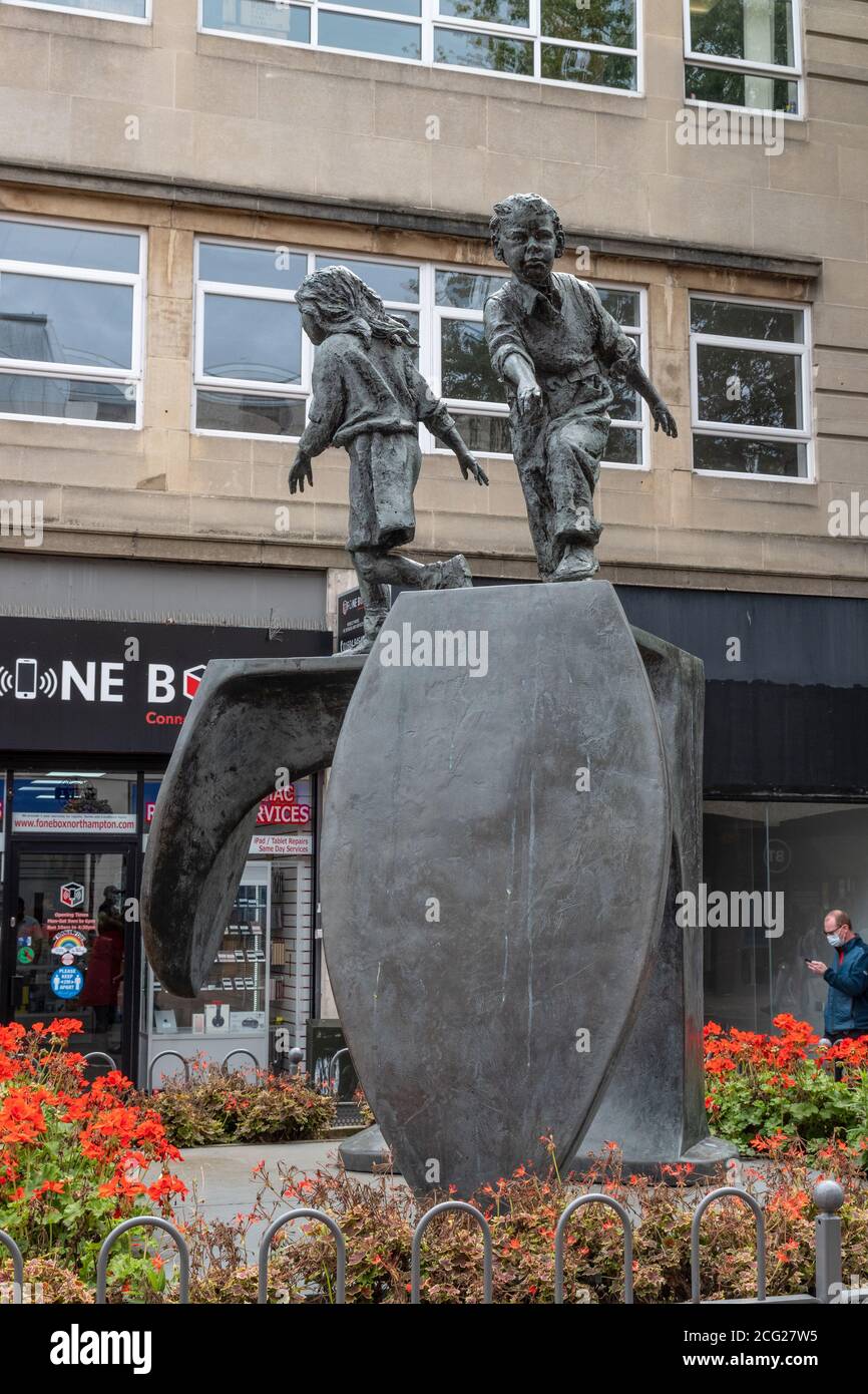 Cobblers Last, a bronze footwear statue, a tribute to the town's shoe